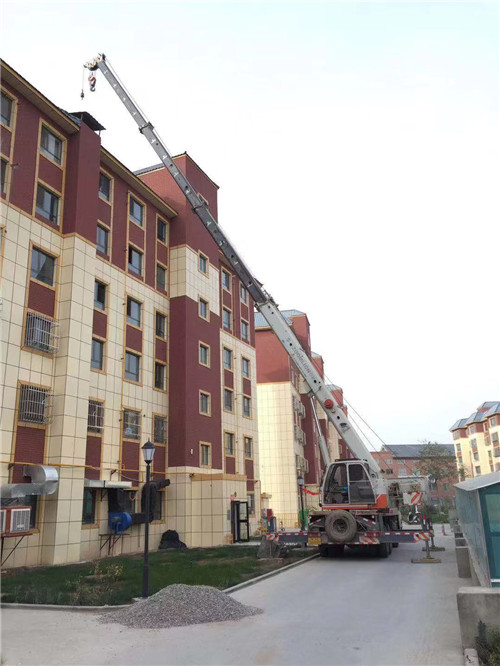 滦平县跨街广告牌的高空安装注意事项